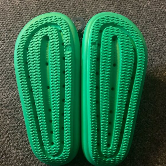 NWT Womens Green Slide Sandals - Picture 2 of 3